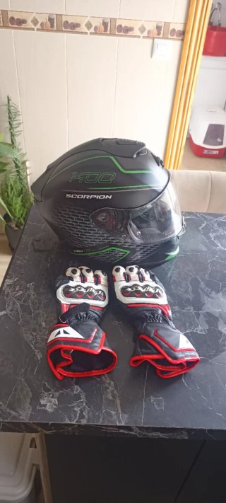 Casco Scorpion 140 talla L + Guantes Dainese