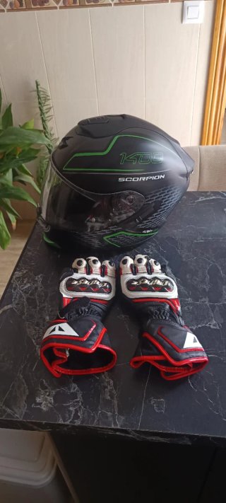 Casco Scorpion 140 talla L + Guantes Dainese