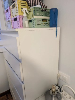 Cómoda Kullen Ikea 5 cajones blanca, de madera.
