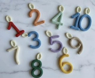 Decorazione dolci compleanni in tricotin