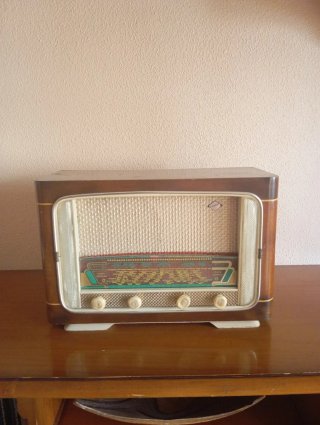 Radio antigua madera