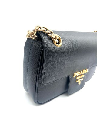 Bolso Prada Negro Cadena Dorada
