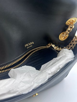 Bolso Prada Negro Cadena Dorada
