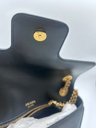 Bolso Prada Negro Cadena Dorada