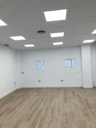 Local en alquiler en Avda Granada, 70 M2, baño