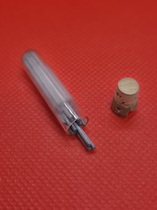 Scatole di vecchie miniere di grafite
