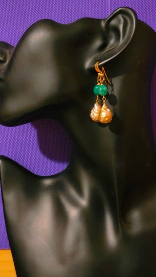 Pendientes Perla Barroca Dorada y Esmeralda