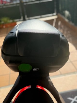 Baúl Moto SHAD SH33 con Respaldo y placa soporte