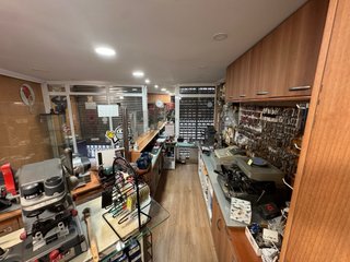 Local tienda con dos alturas en Barcelona