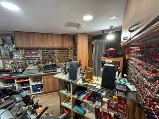 Local tienda con dos alturas en Barcelona