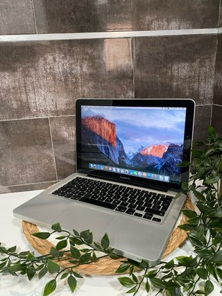 MacBook Pro 8GB RAM / 250GB SSD