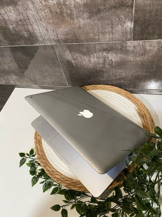 MacBook Pro 8GB RAM / 250GB SSD