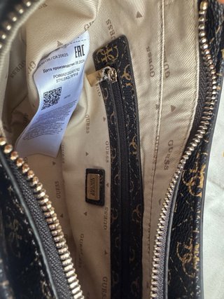 Bolso Guess Monogram Marrón y Beige