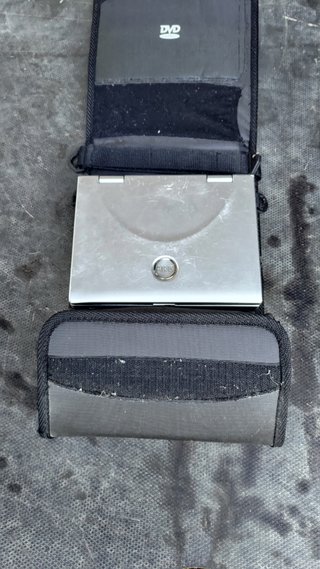 DVD Portátil AIRIS para Coche con Funda