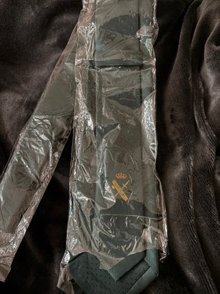 Corbata verde con escudo