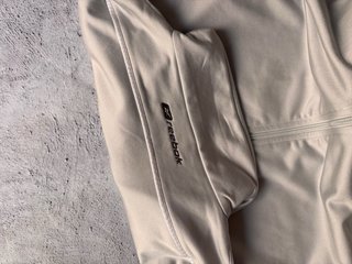Chaqueta deportiva Reebok beige/plata