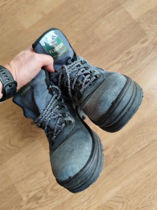 Botas de montaña Chiruca grises y naranjas
