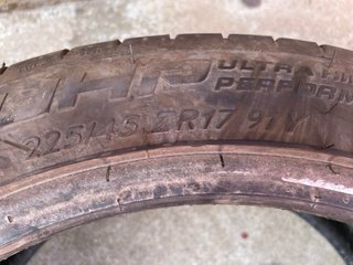Neumáticos 225/45R17 EN MUY BUEN ESTADO