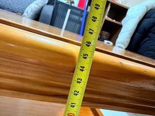 Mesa de salón de madera