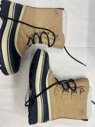 Botas de Invierno Sorel Beige y Negras