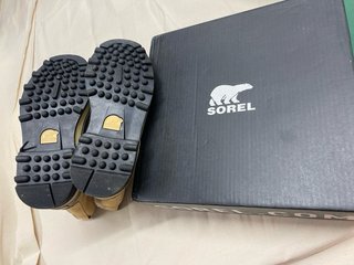 Botas de Invierno Sorel Beige y Negras