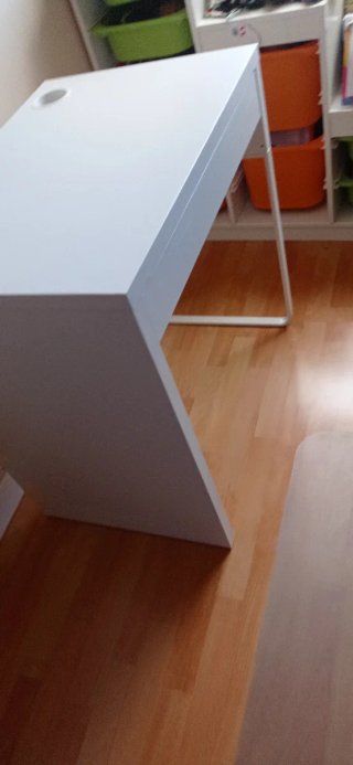 Escritorio juvenil Ikea blanco. Micke