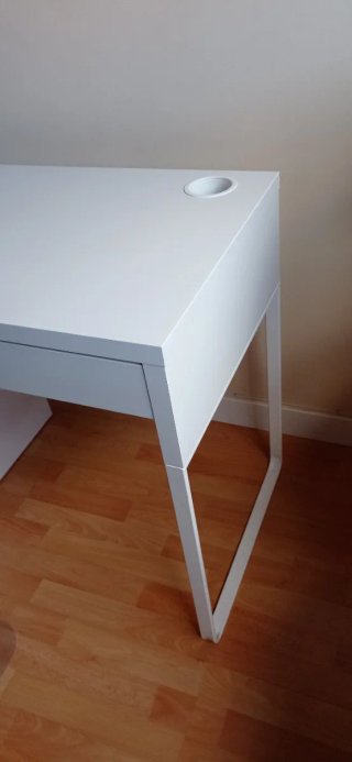 Escritorio juvenil Ikea blanco. Micke