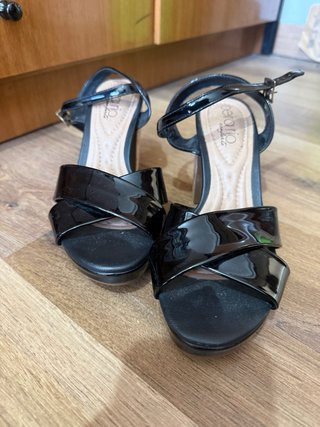 Zapatos de tacón negros