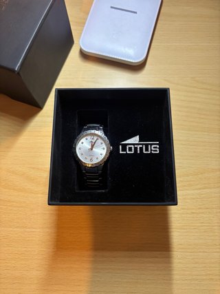Reloj Lotus Dorado y Plateado