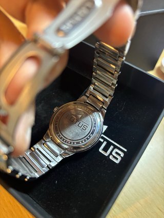Reloj Lotus Dorado y Plateado