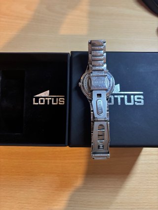 Reloj Lotus Dorado y Plateado