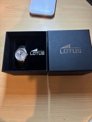 Reloj Lotus Dorado y Plateado