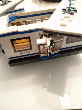 Tre pezzi Lego con motore e vagone