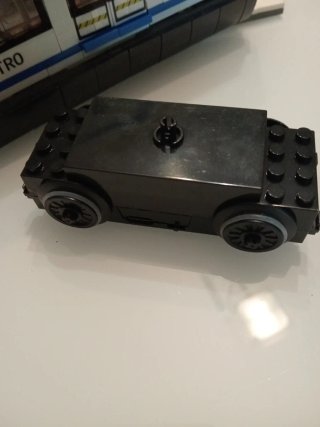Tre pezzi Lego con motore e vagone