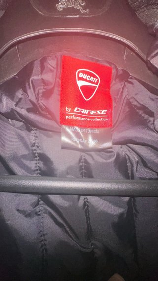 Chaqueta Ducati Negra y Roja