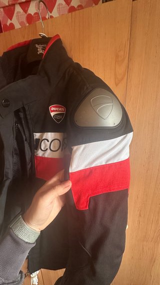 Chaqueta Ducati Negra y Roja