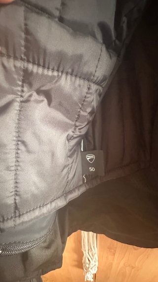 Chaqueta Ducati Negra y Roja