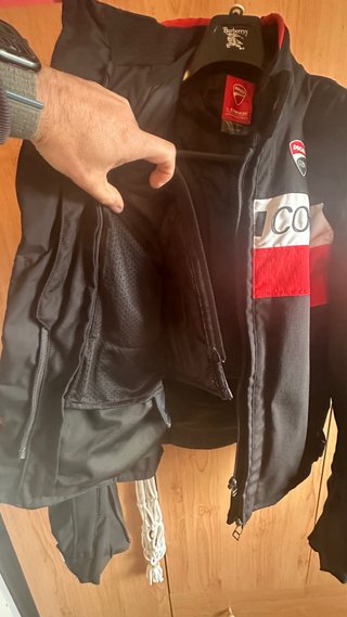 Chaqueta Ducati Negra y Roja