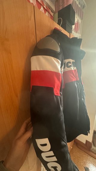 Chaqueta Ducati Negra y Roja