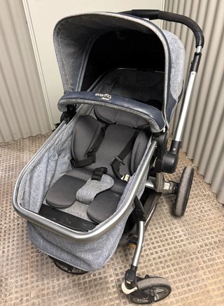 Silla de coche, carrito y mecedora de bebé