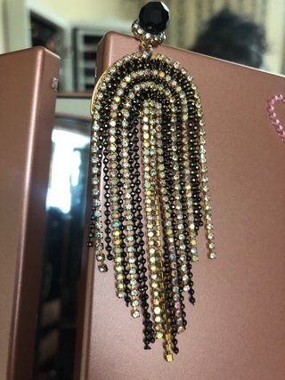 Pendientes largos brillantes dorados y negros