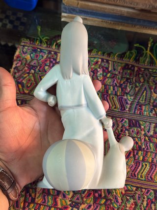 Figura porcelana niña con muñeco
