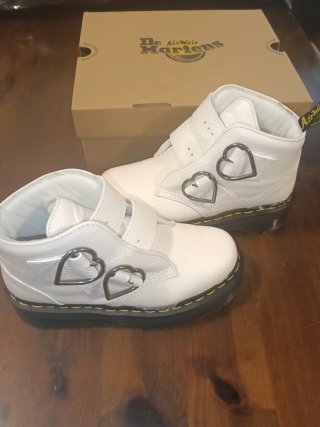 Dr Martens Devon Heart Bianche