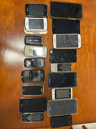 Lote de móviles vintage (BlackBerry, Nokia, Samsun