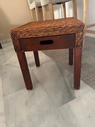 Cómoda 49x26x102 mesita 41x41x46 mimbre-madera.