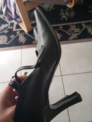 Scarpe eleganti in pelle nera con tacco