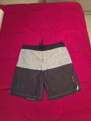 Pantalón corto Reebok gris y negro