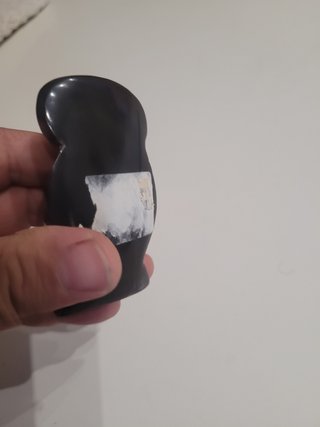 Búho de cuerno tallado a mano