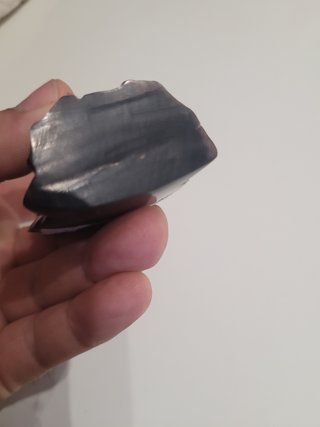 Búho de cuerno tallado a mano