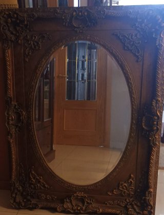 Espejo clásico dorado, marco de madera ornamentado